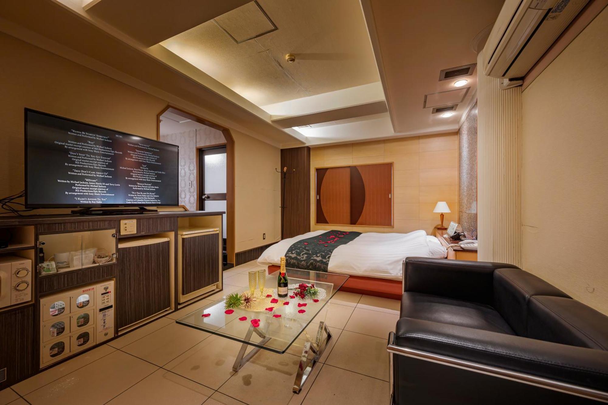 Hotel Mobilia (Adults Only) Цуруґашіма Екстер'єр фото